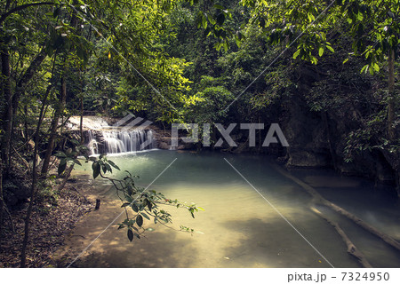 エラワンの滝 7324950