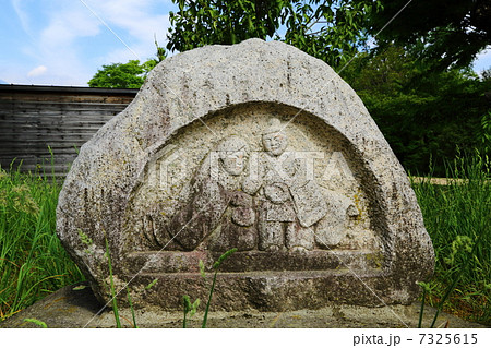 等々力　双体道祖神　祝言・酒器像－安曇野にて 7325615