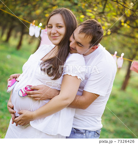 Pregnant couple 7326426