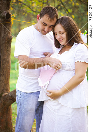 Pregnant couple 7326427