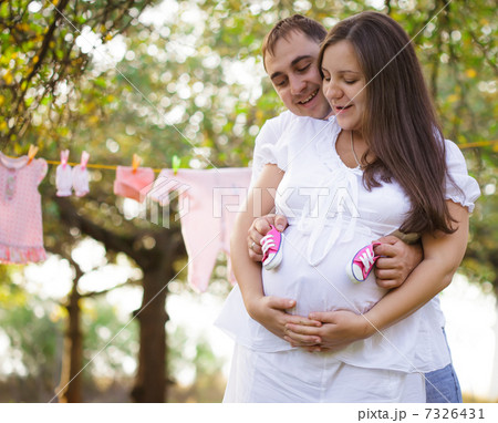 Pregnant couple 7326431