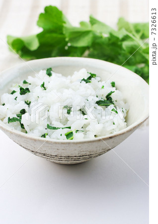 ほどよい塩味がおいしい菜飯 7326613