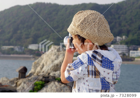 レンジファインダー・カメラで撮影する小さなカメラマン レンジファインダー・カメラで撮影する小さなカメラマン 7328099