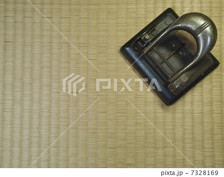 古びた二穴パンチ 7328169