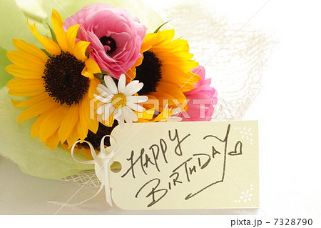 初夏の花束と手書き誕生日カードの写真素材