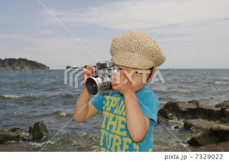 レンジファインダー・カメラで撮影する小さなカメラマン レンジファインダー・カメラで撮影する小さなカメラマン 7329022