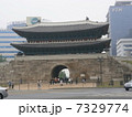 ソウルの南大門 7329774