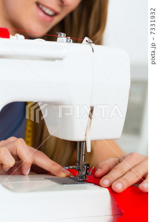 Fashion designer or tailor working in studio 7331932