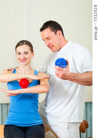 Patient at the physiotherapy doing physical therapy 7332028