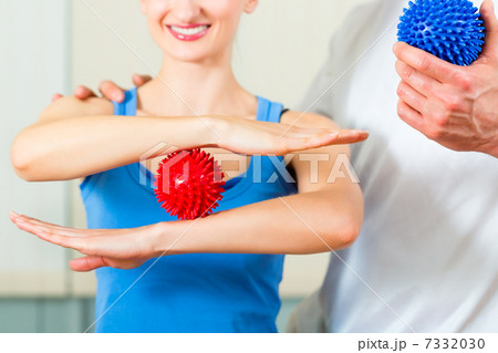 Patient at the physiotherapy doing physical therapy 7332030