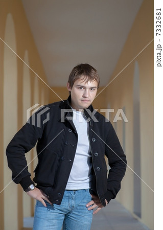 Portrait of a casual good looking male model Portrait of a casual good looking male model 7332681