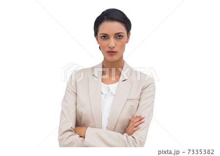 Serious businesswoman with arms crossed 7335382
