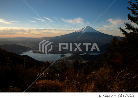夜明けの富士山 7337015