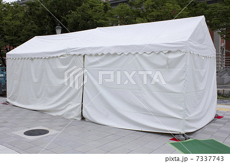 イベント用の白い仮設テント 7337743