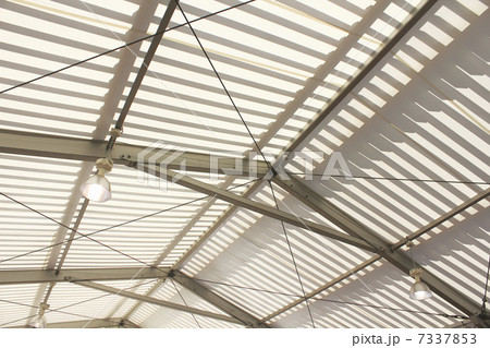 換気口の付いた大型テント 7337853