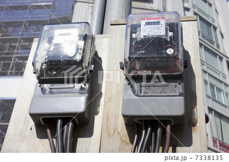 工事現場の仮設の消費電力メーター 7338135