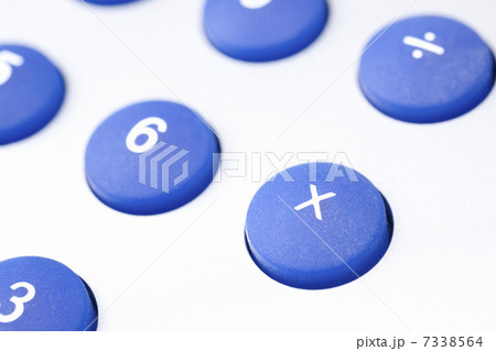 電卓のキーボードのアップ 7338564