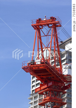 ビル建設工事現場のクレーン ビル建設工事現場のクレーン 7338983