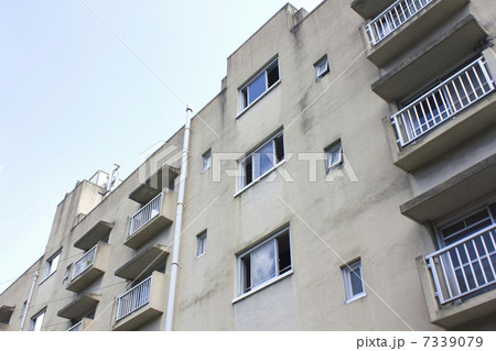 古い公営集合住宅 7339079