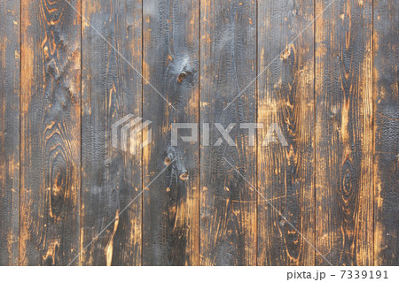 スギの焼き板の背景素材 7339191