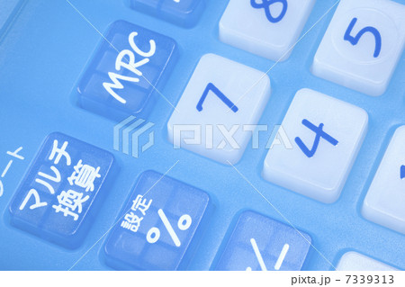電卓のキーボードのアップ 7339313