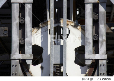 立体駐車場の大型プーリ 7339690