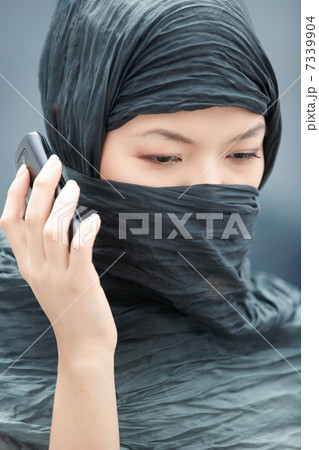 Cell phone talking 7339904