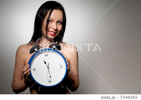 showing the time 7340265