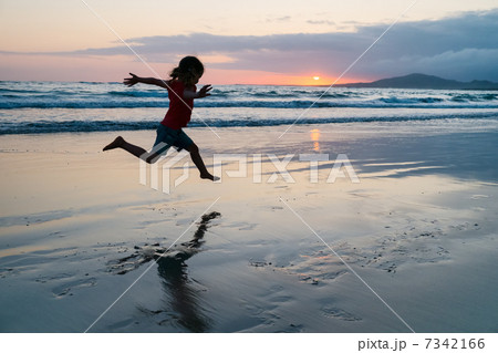 Little girl at beach 7342166