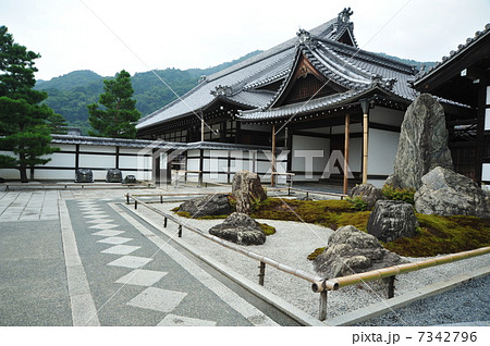 京都　天龍寺の前庭 7342796