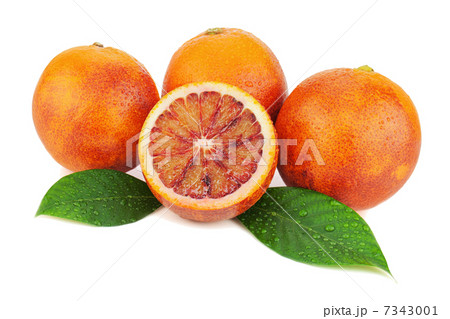 Ripe red blood oranges with cut and green leaves isolated on whi 7343001