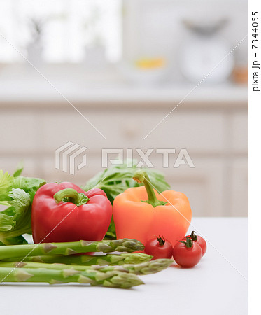 キッチンの野菜 7344055