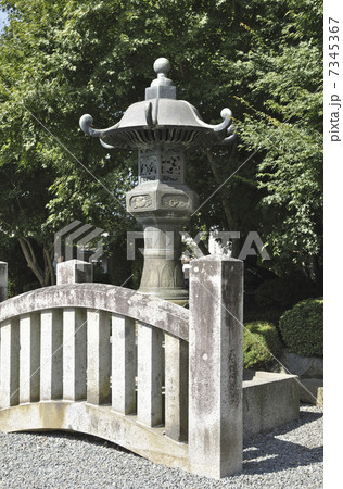 初秋の盛岡・盛岡八幡宮　青銅燈籠 7345367