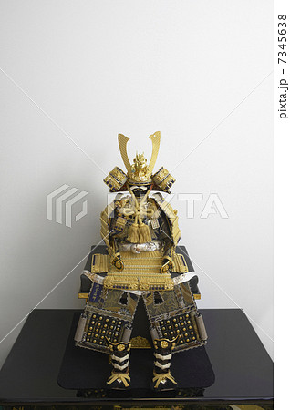 5月人形「大鎧飾り」鎧のみ正面上余白 7345638