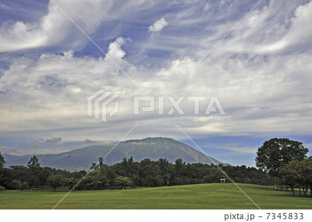 初秋の小岩井農場・まきば園からの岩手山 7345833