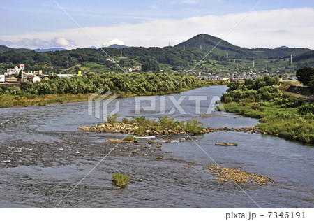 初秋の盛岡・北上川の流れ　明治橋より 7346191