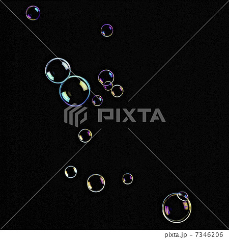 黒バックの中を七色に輝き浮遊するシャボン玉 7346206