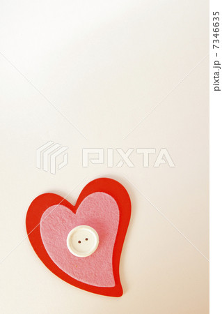 ハート型のキルトとボタン 7346635