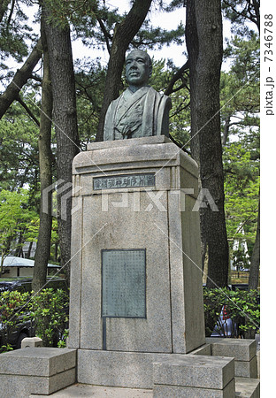 初夏の酒田・荒木彦助胸像 初夏の酒田・荒木彦助胸像 7346788