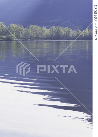 ハルシュタット湖面 ハルシュタット湖面 7348031