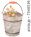 花が入ったバケツ 7348536