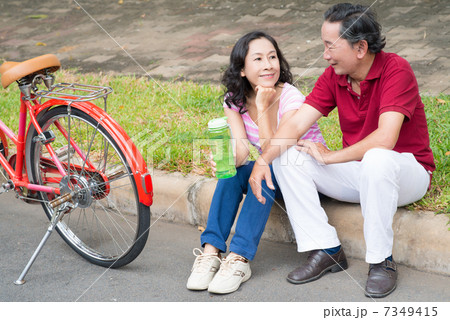 Resting together 7349415