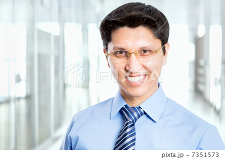 Portrait of a business man Portrait of a business man 7351573