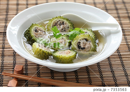 ゴーヤ肉詰めスープ  ゴーヤ肉詰めスープ  7353563