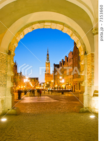 Old town of Gdansk at night 7353660