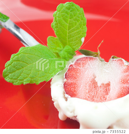 ice cream with mint,spoon and strawberry 7355522