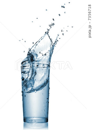 water splash in glass isolated on white 7356718