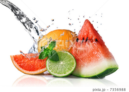 Water splash on fresh fruits isolated on white 7356988