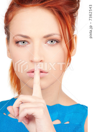 finger on lips 7362543
