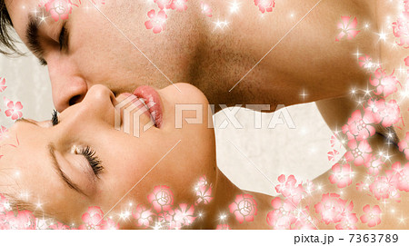 kiss with flowers 7363789